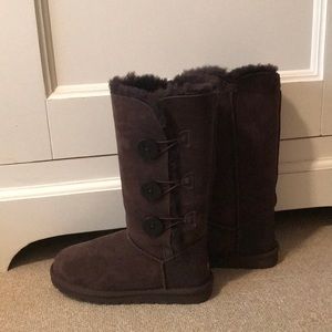 Chocolate Bailey Button Triplet II Uggs